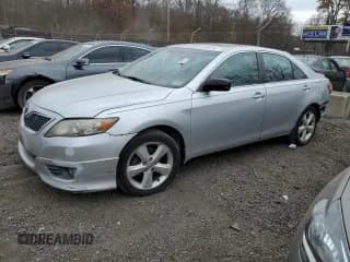 ✅ 2011 Toyota Camry LE • VIN: 4T1BF3EK2BU222338 • Лот: 92828725. Опубликован ранее на Copart с пробегом 191 104 миль. Бесплатный доступ к архиву аукционных продаж из США и подробный отчёт об истории автомобиля на DreamBid. Изображение 1.