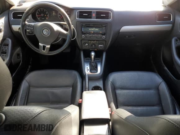 ✅ 2013 Volkswagen Jetta SE • VIN: 3VWDP7AJ6DM254387 • Lot: 89923095. Wystawiony na Copart z przebiegiem 172 291 mil. Bezpłatny archiwum sprzedaży aukcyjnych z USA i szczegółowy raport historii pojazdu na DreamBid. Zdjęcie 8.