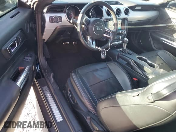 ✅ 2017 Ford Mustang GT Premium • VIN: 1FA6P8CF4H5289859 • Lot: 82292765. Wystawiony na Copart z przebiegiem 83 723 mil. Bezpłatny archiwum sprzedaży aukcyjnych z USA i szczegółowy raport historii pojazdu na DreamBid. Zdjęcie 8.