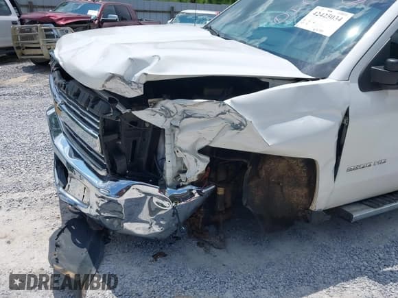 ✅ 2015 Chevrolet Silverado 2500HD Work Truck • VIN: 1GC0CUEG0FZ502953 • Lot: 42425034. Wystawiony na IAAI z przebiegiem Nie podano. Bezpłatny archiwum sprzedaży aukcyjnych z USA i szczegółowy raport historii pojazdu na DreamBid. Zdjęcie 6.