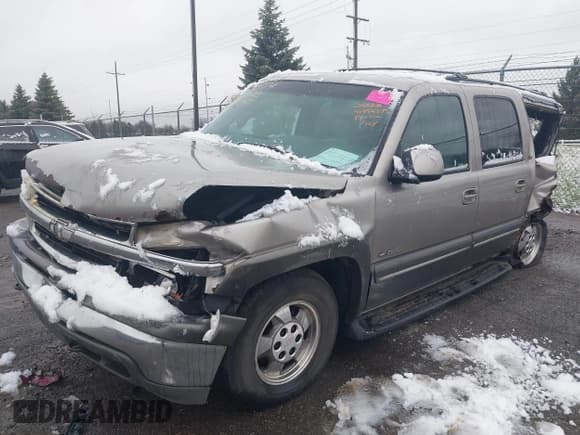 ✅ 2000 Chevrolet Suburban LT • VIN: 3GNFK16T6YG218597 • Лот: 41994375. Опубликован ранее на IAAI с пробегом Не указан. Бесплатный доступ к архиву аукционных продаж из США и подробный отчёт об истории автомобиля на DreamBid. Изображение 2.