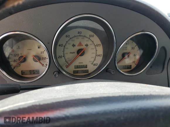 ✅ 2000 Mercedes-Benz SLK 230 Kompressor • VIN: WDBKK47FXYF145123 • Lot: 56516385. Wystawiony na Copart z przebiegiem Nie podano. Bezpłatny archiwum sprzedaży aukcyjnych z USA i szczegółowy raport historii pojazdu na DreamBid. Zdjęcie 9.