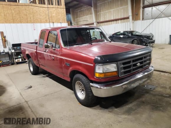 ✅ 1993 Ford F-150 S • VIN: 1FTEX15Y1PKB88533 • Lot: 81173825. Wystawiony na Copart z przebiegiem 143 896 mil. Bezpłatny archiwum sprzedaży aukcyjnych z USA i szczegółowy raport historii pojazdu na DreamBid. Zdjęcie 4.