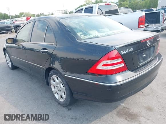 ✅ 2005 Mercedes-Benz C 240 • VIN: WDBRF81JX5F637217 • Lot: 42534245. Wystawiony na IAAI z przebiegiem 224 193 mil. Bezpłatny archiwum sprzedaży aukcyjnych z USA i szczegółowy raport historii pojazdu na DreamBid. Zdjęcie 3.