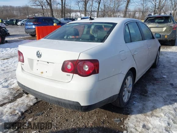 ✅ 2010 Volkswagen Jetta SE • VIN: 3VWRX7AJ4AM030312 • Lot: 41304990. Listed on IAAI with 204,910 mi. Free auction sales archive from the USA and detailed vehicle history report at DreamBid. Image 4.