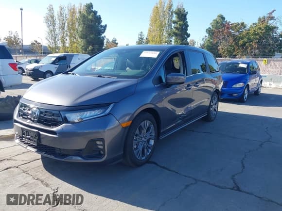 ✅ 2026 Honda Odyssey Touring • VIN: 5FNRL6H86TB015099 • Lot: 43633848. Listed on IAAI with 897 mi. Free auction sales archive from the USA and detailed vehicle history report at DreamBid. Image 2.