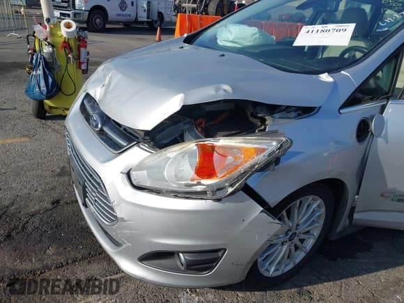 ✅ 2013 Ford C-Max SEL • VIN: 1FADP5CU6DL515510 • Lot: 41180709. Wystawiony na IAAI z przebiegiem 166 508 mil. Bezpłatny archiwum sprzedaży aukcyjnych z USA i szczegółowy raport historii pojazdu na DreamBid. Zdjęcie 6.