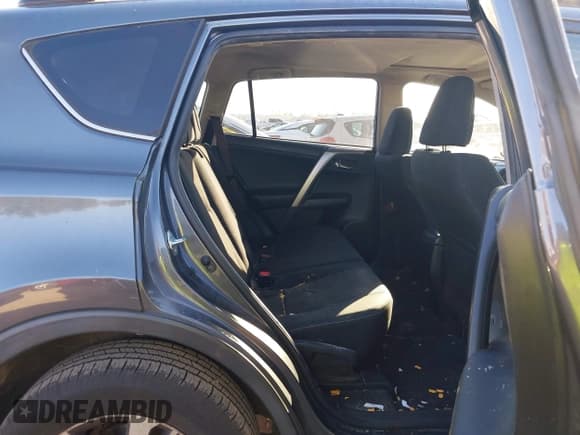 ✅ 2017 Toyota RAV4 XLE • VIN: JTMWFREV5HD096195 • Lot: 43585848. Wystawiony na IAAI z przebiegiem 177 457 mil. Bezpłatny archiwum sprzedaży aukcyjnych z USA i szczegółowy raport historii pojazdu na DreamBid. Zdjęcie 8.