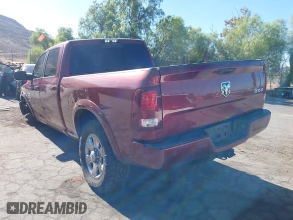 ✅ 2018 Ram 2500 Laramie • VIN: 3C6UR5FL6JG405886 • Lot: 43033386. Listed on IAAI with 48,320 mi. Free auction sales archive from the USA and detailed vehicle history report at DreamBid. Image 3.