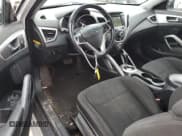 ✅ 2013 Hyundai Veloster RE:MIX • VIN: KMHTC6AD3DU157430 • Lot: 42706545. Wystawiony na Copart z przebiegiem 127 511 mil. Bezpłatny archiwum sprzedaży aukcyjnych z USA i szczegółowy raport historii pojazdu na DreamBid. Zdjęcie 8.