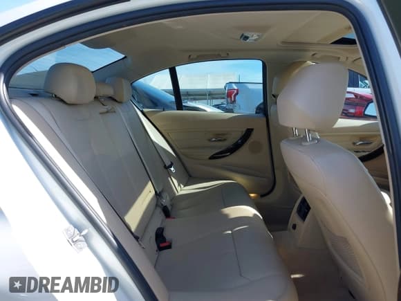 ✅ 2014 BMW 3 Series 328i • VIN: WBA3C1C58EK117139 • Lot: 43775066. Listed on IAAI with 94,992 mi. Free auction sales archive from the USA and detailed vehicle history report at DreamBid. Image 8.