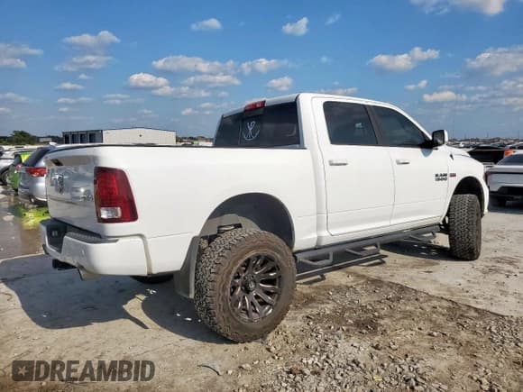 ✅ 2015 Ram 1500 Sport • VIN: 1C6RR7MT3FS610988 • Лот: 68438395. Опубликован ранее на Copart с пробегом 164 797 миль. Бесплатный доступ к архиву аукционных продаж из США и подробный отчёт об истории автомобиля на DreamBid. Изображение 3.