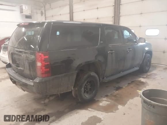 ✅ 2008 Chevrolet Suburban Commercial • VIN: 3GNGK26KX8G149169 • Lot: 41469910. Wystawiony na IAAI z przebiegiem 101 612 mil. Bezpłatny archiwum sprzedaży aukcyjnych z USA i szczegółowy raport historii pojazdu na DreamBid. Zdjęcie 4.