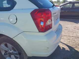 2010 Dodge Caliber SXT z VIN 1B3CB4HA6AD546292, wystawiony jako IAAI lot #43329611 z przebiegiem 139 756 mil mil oraz . Historia ofert i sprzedaży dostępna na DreamBid. Obrazek 6.