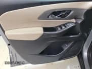 ✅ 2023 Chevrolet Traverse LT Cloth • VIN: 1GNEVGKW5PJ266885 • Lot: 43681024. Wystawiony na IAAI z przebiegiem 63 202 mil. Bezpłatny archiwum sprzedaży aukcyjnych z USA i szczegółowy raport historii pojazdu na DreamBid. Zdjęcie 35.