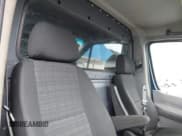 ✅ 2017 Freightliner Sprinter Cargo • VIN: WDYPE7CD2HP556115 • Lot: 43174012. Wystawiony na IAAI z przebiegiem 194 421 mil. Bezpłatny archiwum sprzedaży aukcyjnych z USA i szczegółowy raport historii pojazdu na DreamBid. Zdjęcie 8.