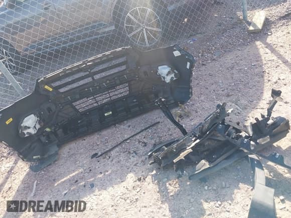 ✅ 2017 Ford Escape Titanium • VIN: 1FMCU9J96HUC94393 • Lot: 43519468. Listed on IAAI with 92,135 mi. Free auction sales archive from the USA and detailed vehicle history report at DreamBid. Image 18.