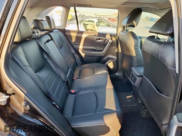 ✅ 2024 Toyota RAV4 XLE Premium • VIN: 2T3C1RFV7RC263470 • Lot: 84215155. Listed on Copart with 38,201 mi. Free auction sales archive from the USA and detailed vehicle history report at DreamBid. Image 11.