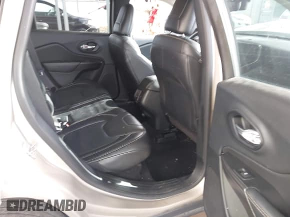 ✅ 2014 Jeep Cherokee Limited • VIN: 1C4PJMDSXEW300700 • Лот: 43648307. Опубликован ранее на IAAI с пробегом 125 257 миль. Бесплатный доступ к архиву аукционных продаж из США и подробный отчёт об истории автомобиля на DreamBid. Изображение 8.