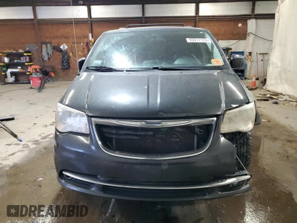 ✅ 2011 Chrysler Town & Country Touring L • VIN: 2A4RR8DG3BR630391 • Lot: 93017175. Wystawiony na Copart z przebiegiem 187 618 mil. Bezpłatny archiwum sprzedaży aukcyjnych z USA i szczegółowy raport historii pojazdu na DreamBid. Zdjęcie 5.