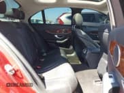 ✅ 2017 Mercedes-Benz C 300 • VIN: 55SWF4KB5HU180697 • Lot: 41993735. Wystawiony na IAAI z przebiegiem 60 498 mil. Bezpłatny archiwum sprzedaży aukcyjnych z USA i szczegółowy raport historii pojazdu na DreamBid. Zdjęcie 8.