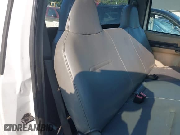 ✅ 2005 Ford F-250 XL • VIN: 1FTNF20565ED28139 • Lot: 43013280. Wystawiony na IAAI z przebiegiem 344 644 mil. Bezpłatny archiwum sprzedaży aukcyjnych z USA i szczegółowy raport historii pojazdu na DreamBid. Zdjęcie 8.