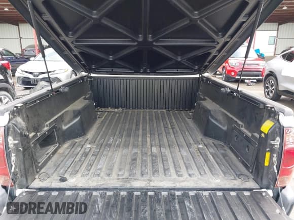 ✅ 2013 Toyota Tacoma • VIN: 5TFNX4CN6DX022095 • Lot: 43518765. Wystawiony na IAAI z przebiegiem 83 237 mil. Bezpłatny archiwum sprzedaży aukcyjnych z USA i szczegółowy raport historii pojazdu na DreamBid. Zdjęcie 8.