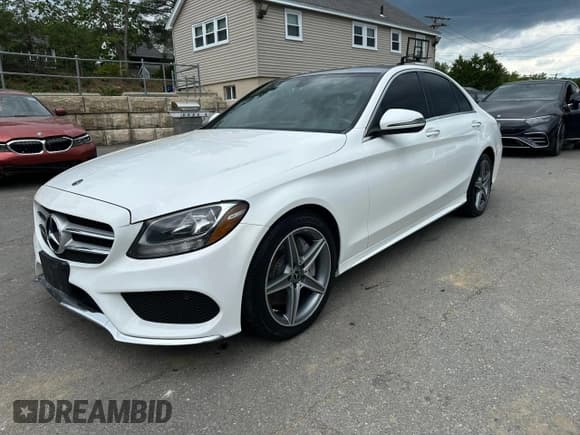 ✅ 2018 Mercedes-Benz C 300 • VIN: WDDWF4KB5JR401867 • Lot: 59432315. Wystawiony na Copart z przebiegiem 115 749 mil. Bezpłatny archiwum sprzedaży aukcyjnych z USA i szczegółowy raport historii pojazdu na DreamBid. Zdjęcie 1.