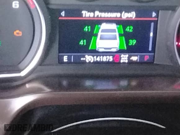 2020 Chevrolet Silverado 1500 LT z VIN 1GCRYDED3LZ193280, wystawiony jako IAAI lot #43104670 z przebiegiem 141 873 mil mil oraz . Historia ofert i sprzedaży dostępna na DreamBid. Obrazek 1.