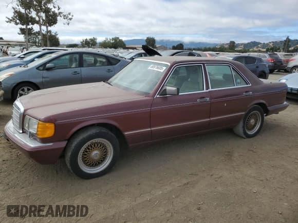 ✅ 1991 Mercedes-Benz 300 SE • VIN: WDBCA24D6MA588990 • Лот: 68976685. Опубликован ранее на Copart с пробегом 163 383 миль. Бесплатный доступ к архиву аукционных продаж из США и подробный отчёт об истории автомобиля на DreamBid. Изображение 1.