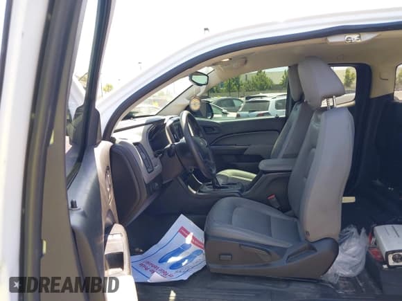 ✅ 2019 Chevrolet Colorado 2WD Work Truck • VIN: 1GCHSBEA3K1172420 • Lot: 42846458. Wystawiony na IAAI z przebiegiem 81 366 mil. Bezpłatny archiwum sprzedaży aukcyjnych z USA i szczegółowy raport historii pojazdu na DreamBid. Zdjęcie 5.