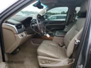 ✅ 2018 Chevrolet Suburban Premier • VIN: 1GNSCJKC5JR293962 • Lot: 50641835. Wystawiony na Copart z przebiegiem 137 598 mil. Bezpłatny archiwum sprzedaży aukcyjnych z USA i szczegółowy raport historii pojazdu na DreamBid. Zdjęcie 7.