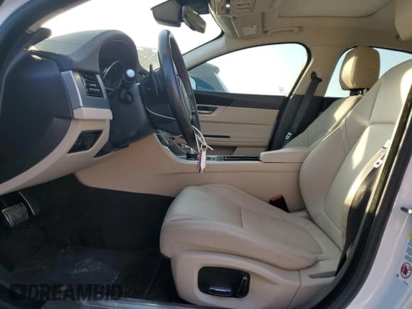 ✅ 2019 Jaguar XF 25t Premium • VIN: SAJBJ4FX4KCY81323 • Lot: 43764135. Listed on Copart with 47,317 mi. Free auction sales archive from the USA and detailed vehicle history report at DreamBid. Image 7.