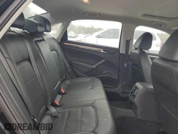 ✅ 2017 Volkswagen Passat SE • VIN: 1VWBT7A36HC038132 • Lot: 85553115. Wystawiony na Copart z przebiegiem 76 454 mil. Bezpłatny archiwum sprzedaży aukcyjnych z USA i szczegółowy raport historii pojazdu na DreamBid. Zdjęcie 10.