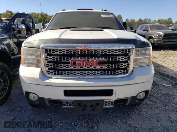 ✅ 2014 GMC Sierra 2500HD Denali • VIN: 1GT125E85EF133819 • Lot: 75329614. Wystawiony na Copart z przebiegiem Nie podano. Bezpłatny archiwum sprzedaży aukcyjnych z USA i szczegółowy raport historii pojazdu na DreamBid. Zdjęcie 5.