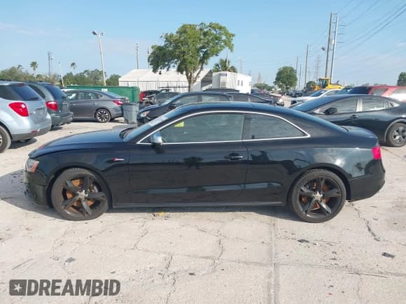 ✅ 2013 Audi S5 Premium Plus • VIN: WAUCGAFR6DA023803 • Лот: 42036505. Опубликован ранее на IAAI с пробегом 140 079 миль. Бесплатный доступ к архиву аукционных продаж из США и подробный отчёт об истории автомобиля на DreamBid. Изображение 14.