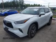 ✅ 2024 Toyota Highlander Hybrid XLE • VIN: 5TDKBRCH8RS607038 • Lot: 43120985. Wystawiony na IAAI z przebiegiem 19 353 mil. Bezpłatny archiwum sprzedaży aukcyjnych z USA i szczegółowy raport historii pojazdu na DreamBid. Zdjęcie 18.