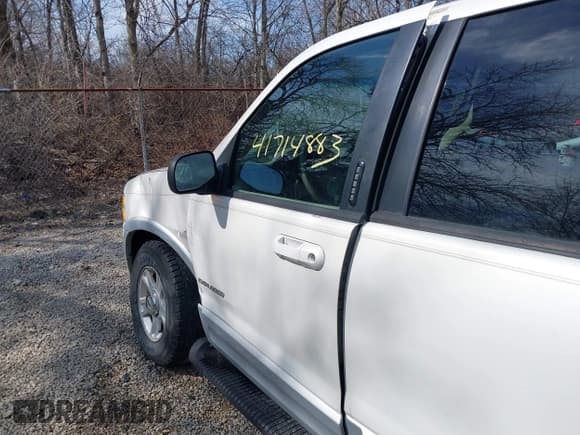 ✅ 2002 Ford Explorer • VIN: 1FMZU75E12ZA77334 • Lot: 41714883. Listed on IAAI with 174,645 mi. Free auction sales archive from the USA and detailed vehicle history report at DreamBid. Image 17.