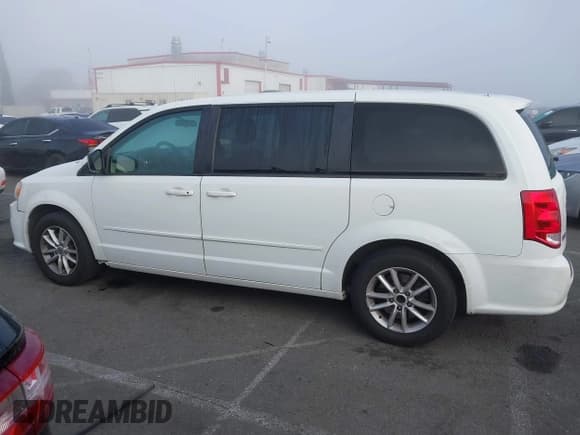 ✅ 2017 Dodge Grand Caravan SE Plus • VIN: 2C4RDGBG5HR606622 • Lot: 43661801. Wystawiony na IAAI z przebiegiem 156 157 mil. Bezpłatny archiwum sprzedaży aukcyjnych z USA i szczegółowy raport historii pojazdu na DreamBid. Zdjęcie 14.