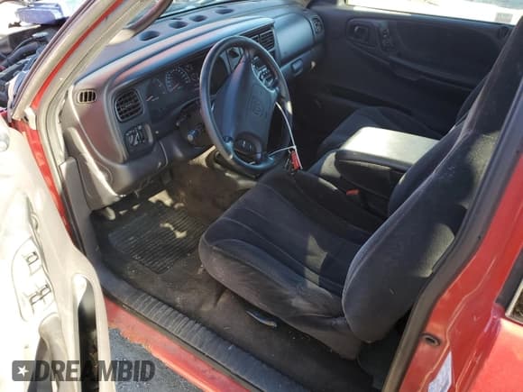 ✅ 2000 Dodge Dakota • VIN: 1B7GL22X0YS694166 • Lot: 87619775. Wystawiony na Copart z przebiegiem Nie podano. Bezpłatny archiwum sprzedaży aukcyjnych z USA i szczegółowy raport historii pojazdu na DreamBid. Zdjęcie 8.