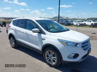 ✅ 2019 Ford Escape SE • VIN: 1FMCU9GD3KUB04410 • Lot: 43074488. Wystawiony na IAAI z przebiegiem 108 235 mil. Bezpłatny archiwum sprzedaży aukcyjnych z USA i szczegółowy raport historii pojazdu na DreamBid. Zdjęcie 1.