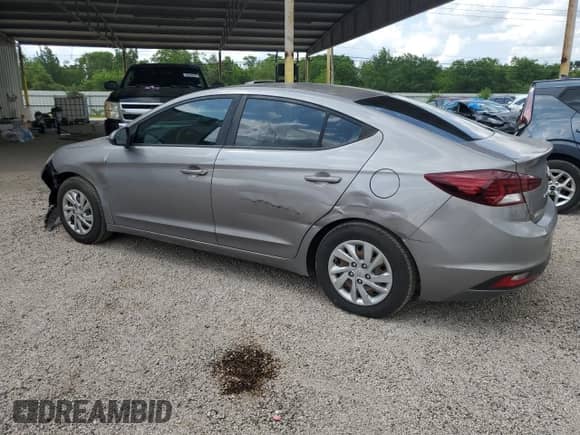 2020 Hyundai Elantra SE z VIN KMHD74LF4LU949239, wystawiony jako Copart lot #55599705 z przebiegiem 88 744 mil mil oraz Czysty tytuł • Clean title. Historia ofert i sprzedaży dostępna na DreamBid. Obrazek 2.