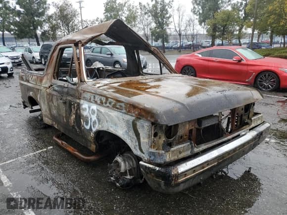 ✅ 1989 Ford Bronco XL • VIN: 1FMEU15N0KLA35090 • Лот: 44452765. Опубликован ранее на Copart с пробегом Не указан. Бесплатный доступ к архиву аукционных продаж из США и подробный отчёт об истории автомобиля на DreamBid. Изображение 4.