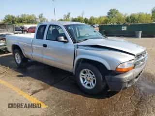 2004 Dodge Dakota z VIN 1D7GL12K94S595067, wystawiony jako Copart lot #71470414 z przebiegiem 157 284 mil mil oraz Czysty tytuł • Clean title. Historia ofert i sprzedaży dostępna na DreamBid. Obrazek 4.