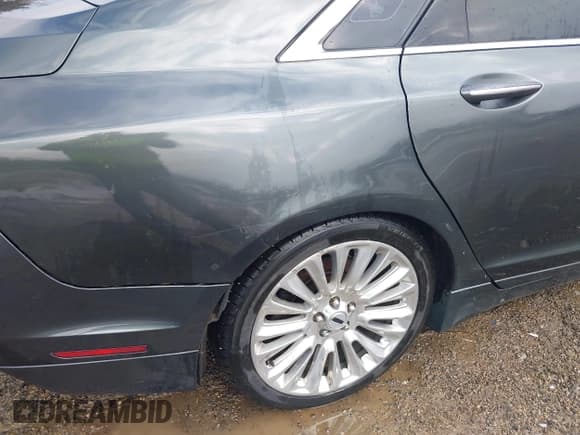 ✅ 2015 Lincoln MKZ • VIN: 3LN6L2J90FR616800 • Lot: 41683401. Wystawiony na IAAI z przebiegiem 92 239 mil. Bezpłatny archiwum sprzedaży aukcyjnych z USA i szczegółowy raport historii pojazdu na DreamBid. Zdjęcie 19.