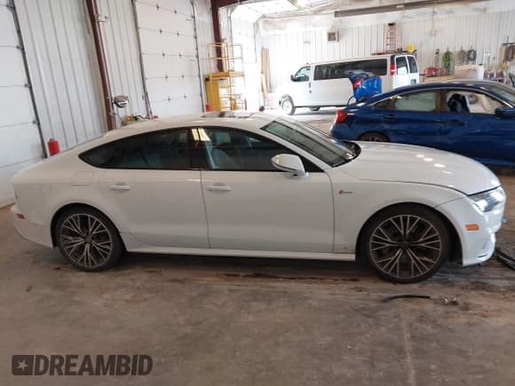 ✅ 2017 Audi A7 • VIN: WAU22BFC6HN040658 • Lot: 43313075. Wystawiony na IAAI z przebiegiem 94 407 mil. Bezpłatny archiwum sprzedaży aukcyjnych z USA i szczegółowy raport historii pojazdu na DreamBid. Zdjęcie 13.