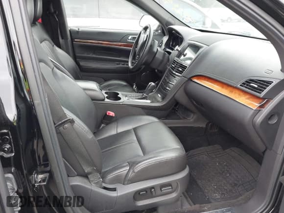 ✅ 2018 Lincoln MKT • VIN: 2LMHJ5NK1JBL01805 • Lot: 42876429. Wystawiony na IAAI z przebiegiem 337 120 mil. Bezpłatny archiwum sprzedaży aukcyjnych z USA i szczegółowy raport historii pojazdu na DreamBid. Zdjęcie 5.