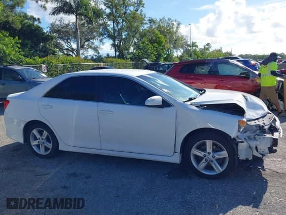 ✅ 2014 Toyota Camry SE • VIN: 4T1BF1FK7EU750660 • Lot: 43269777. Listed on IAAI with 93,517 mi. Free auction sales archive from the USA and detailed vehicle history report at DreamBid. Image 14.