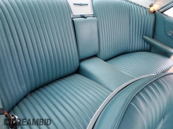 ✅ 1965 Ford Thunderbird • VIN: 5Y83Z146816 • Lot: 46672065. Wystawiony na Copart z przebiegiem 36 491 mil. Bezpłatny archiwum sprzedaży aukcyjnych z USA i szczegółowy raport historii pojazdu na DreamBid. Zdjęcie 10.