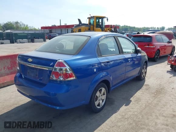 ✅ 2011 Chevrolet Aveo 1LT • VIN: KL1TD5DE8BB137545 • Lot: 42122451. Wystawiony na IAAI z przebiegiem 188 034 mil. Bezpłatny archiwum sprzedaży aukcyjnych z USA i szczegółowy raport historii pojazdu na DreamBid. Zdjęcie 4.